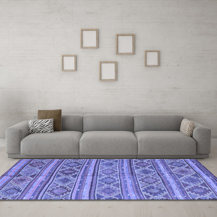 Machine Washable Oriental Blue Traditional Rug in a Living Room, wshcon808blu