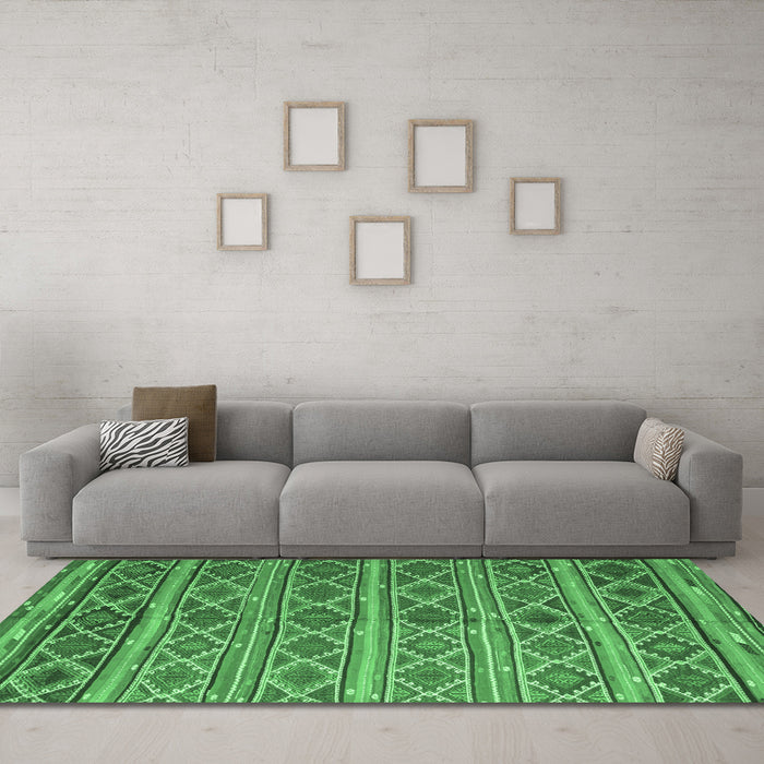 Machine Washable Oriental Emerald Green Traditional Area Rugs in a Living Room,, wshcon810emgrn