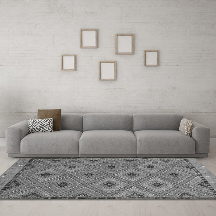 Machine Washable Oriental Gray Traditional Rug in a Living Room,, wshcon811gry