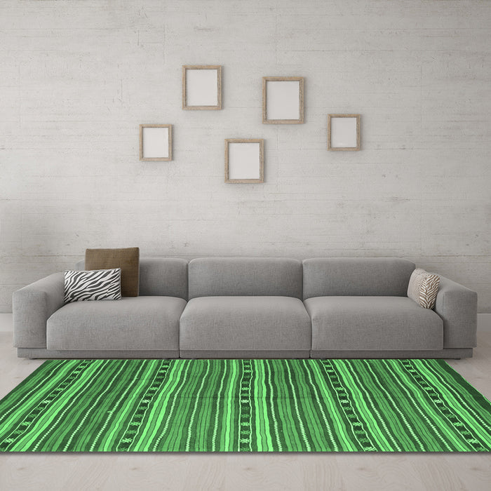 Machine Washable Oriental Emerald Green Traditional Area Rugs in a Living Room,, wshcon818emgrn