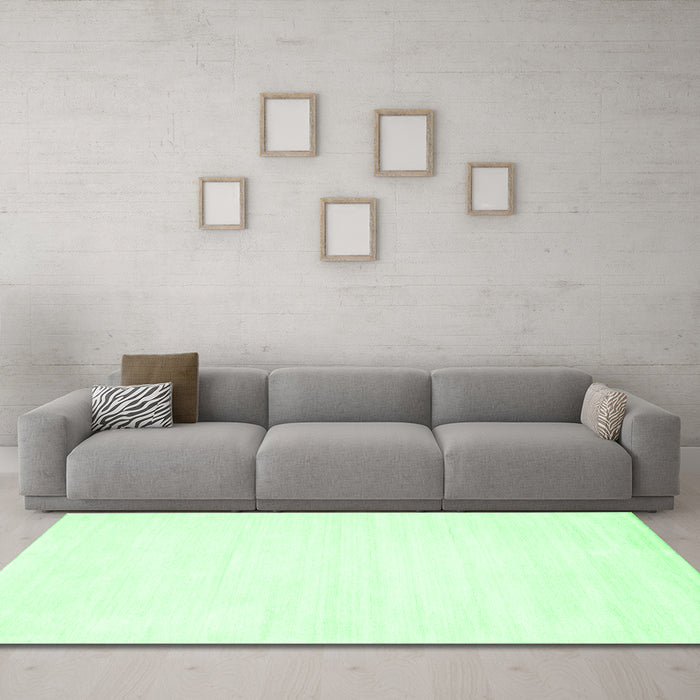 Machine Washable Solid Emerald Green Modern Area Rugs in a Living Room,, wshcon81emgrn