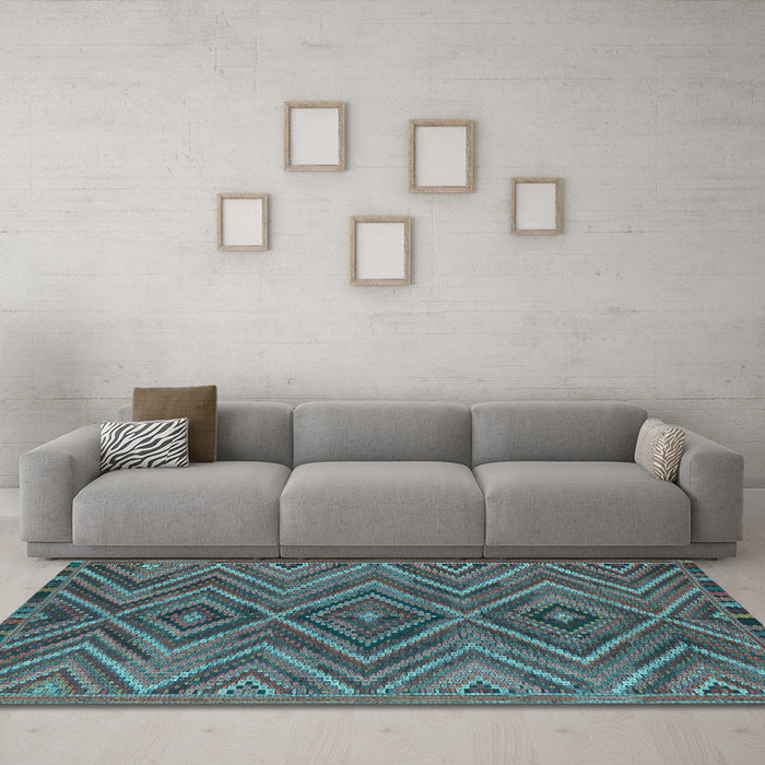 Machine Washable Oriental Light Blue Traditional Rug in a Living Room, wshcon820lblu