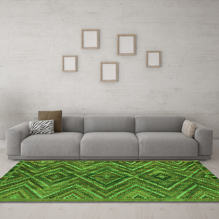 Machine Washable Oriental Green Traditional Area Rugs in a Living Room,, wshcon820grn