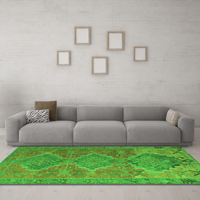 Machine Washable Oriental Green Traditional Area Rugs in a Living Room,, wshcon821grn