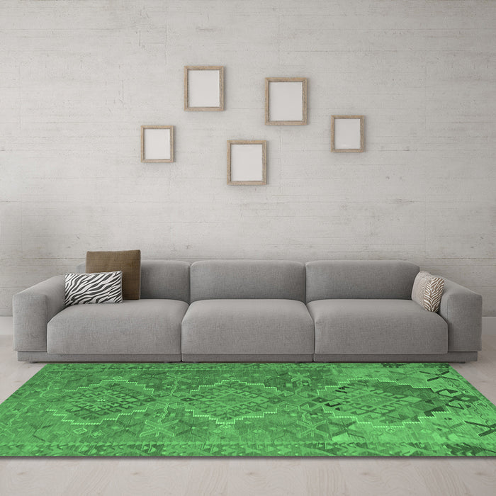 Machine Washable Oriental Emerald Green Traditional Area Rugs in a Living Room,, wshcon821emgrn