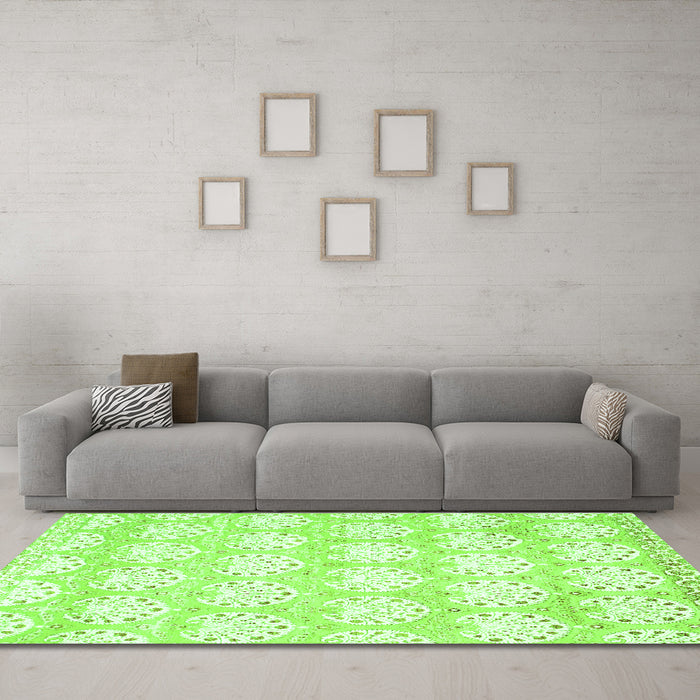Machine Washable Abstract Green Contemporary Area Rugs in a Living Room,, wshcon829grn