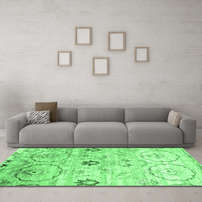 Machine Washable Abstract Emerald Green Contemporary Area Rugs in a Living Room,, wshcon833emgrn