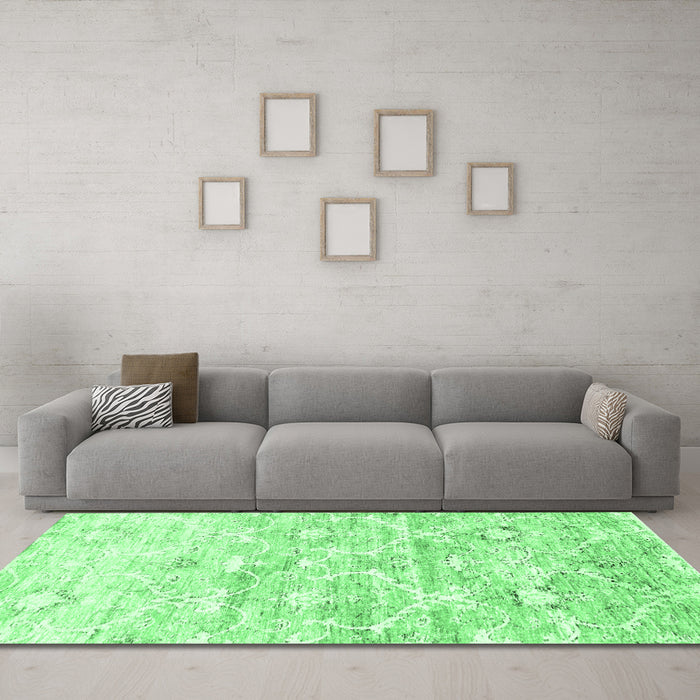 Machine Washable Abstract Emerald Green Contemporary Area Rugs in a Living Room,, wshcon837emgrn