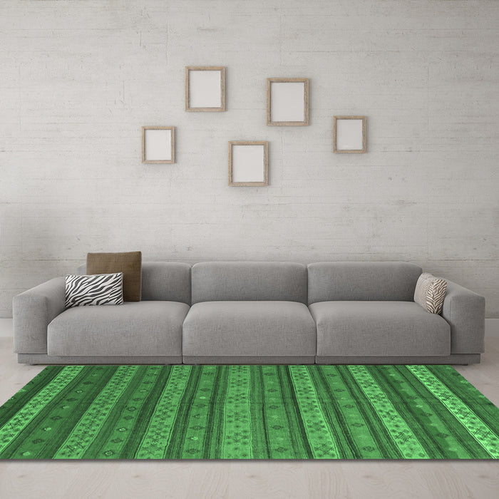 Machine Washable Oriental Emerald Green Traditional Area Rugs in a Living Room,, wshcon839emgrn
