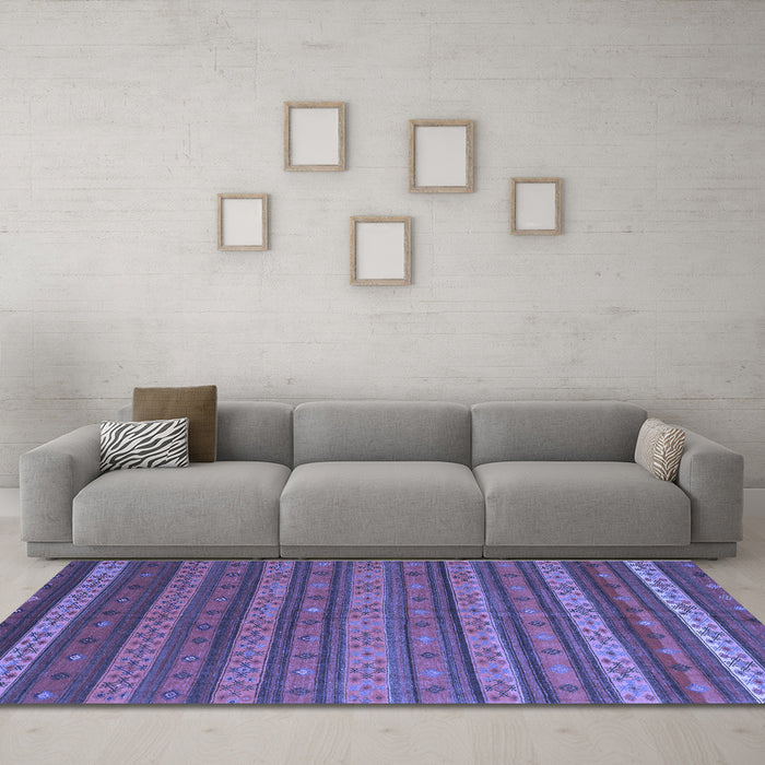 Machine Washable Oriental Blue Traditional Rug in a Living Room, wshcon839blu