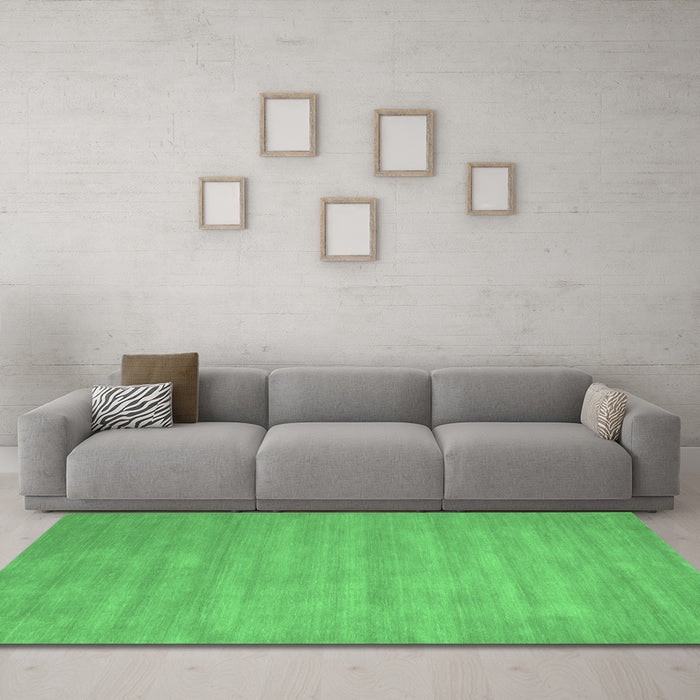 Machine Washable Abstract Emerald Green Contemporary Area Rugs in a Living Room,, wshcon83emgrn