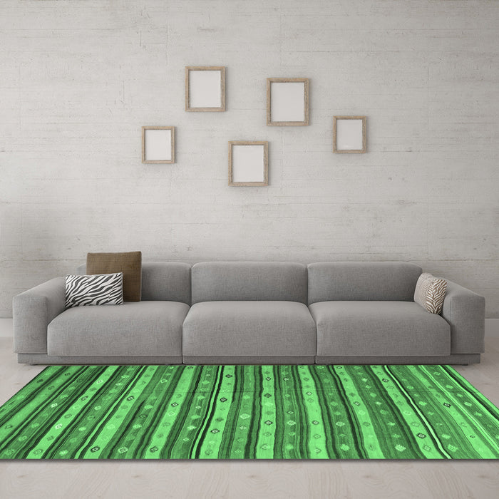 Machine Washable Oriental Emerald Green Traditional Area Rugs in a Living Room,, wshcon847emgrn