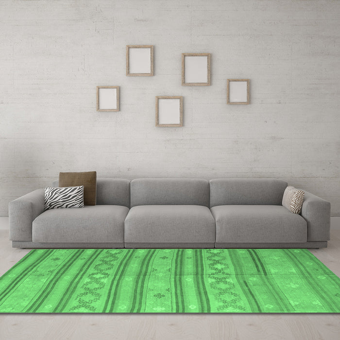 Machine Washable Abstract Emerald Green Contemporary Area Rugs in a Living Room,, wshcon848emgrn