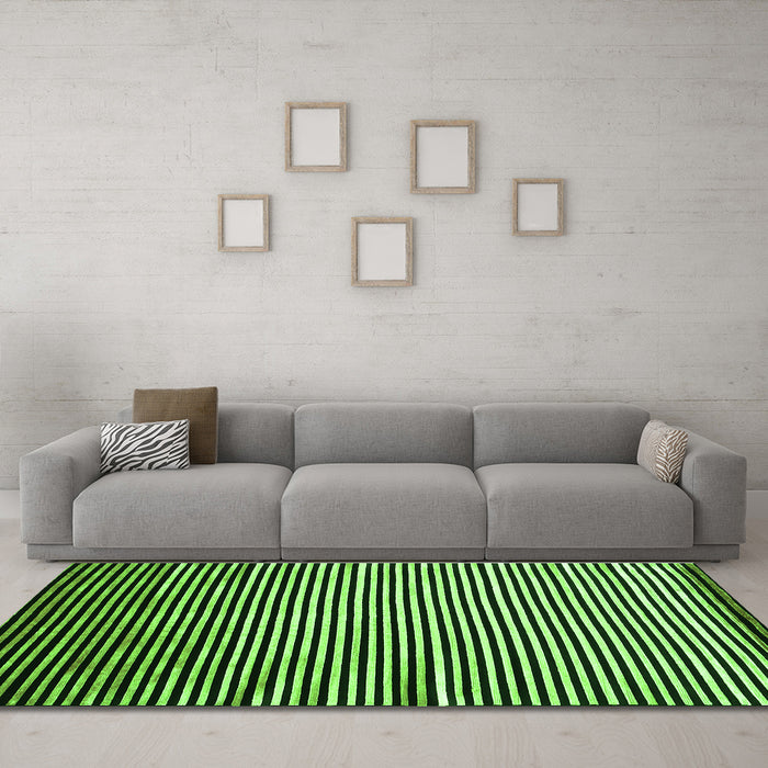 Machine Washable Abstract Green Contemporary Area Rugs in a Living Room,, wshcon850grn