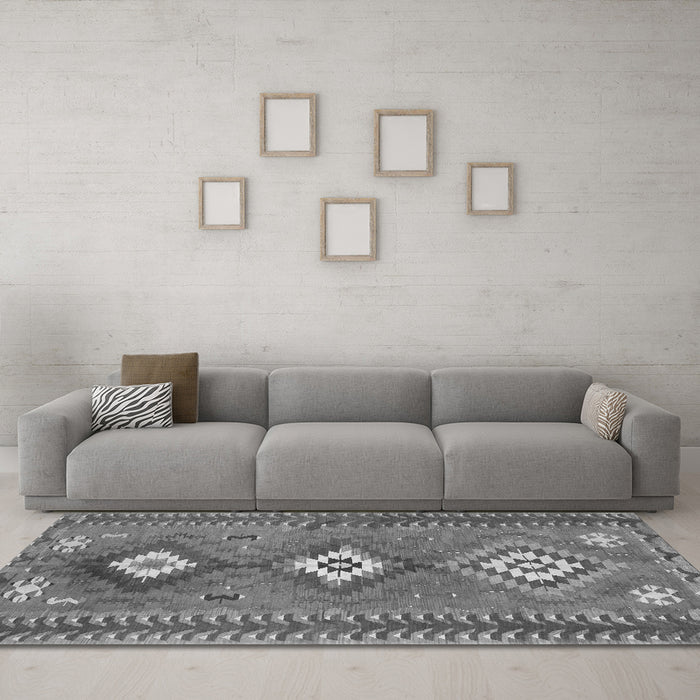 Machine Washable Oriental Gray Traditional Rug in a Living Room,, wshcon856gry