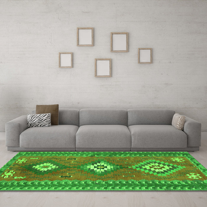 Machine Washable Oriental Green Traditional Area Rugs in a Living Room,, wshcon856grn