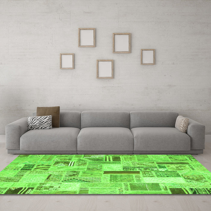 Machine Washable Patchwork Green Transitional Area Rugs in a Living Room,, wshcon860grn