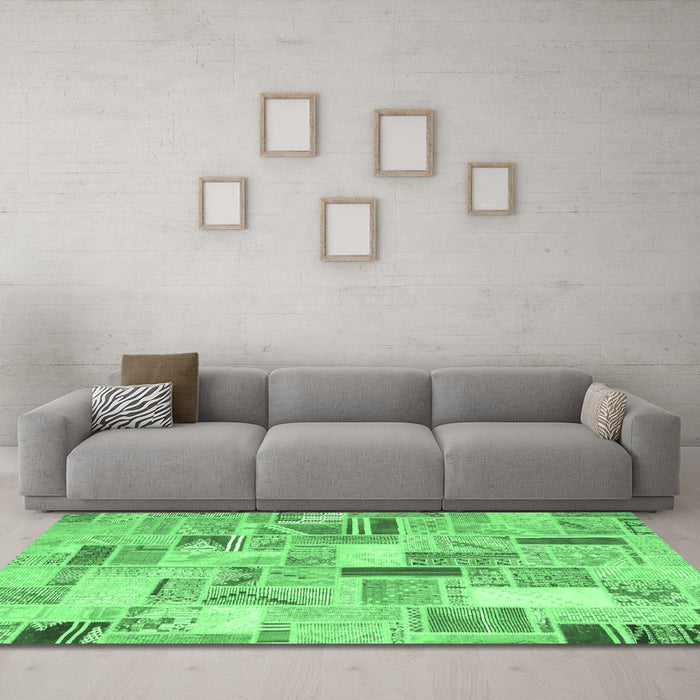 Machine Washable Patchwork Emerald Green Transitional Area Rugs in a Living Room,, wshcon860emgrn