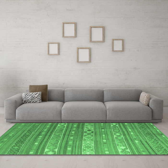 Machine Washable Oriental Emerald Green Traditional Area Rugs in a Living Room,, wshcon862emgrn