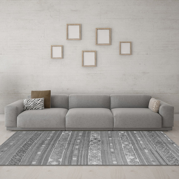 Machine Washable Oriental Gray Traditional Rug in a Living Room,, wshcon862gry