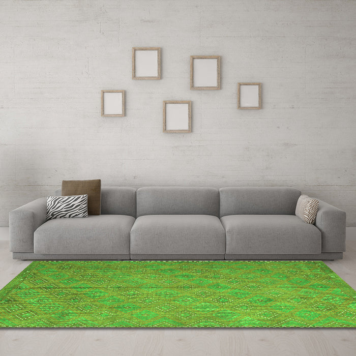 Machine Washable Abstract Green Contemporary Area Rugs in a Living Room,, wshcon868grn