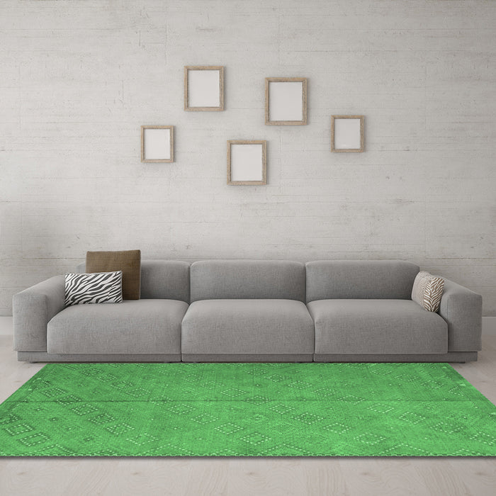 Machine Washable Abstract Emerald Green Contemporary Area Rugs in a Living Room,, wshcon868emgrn
