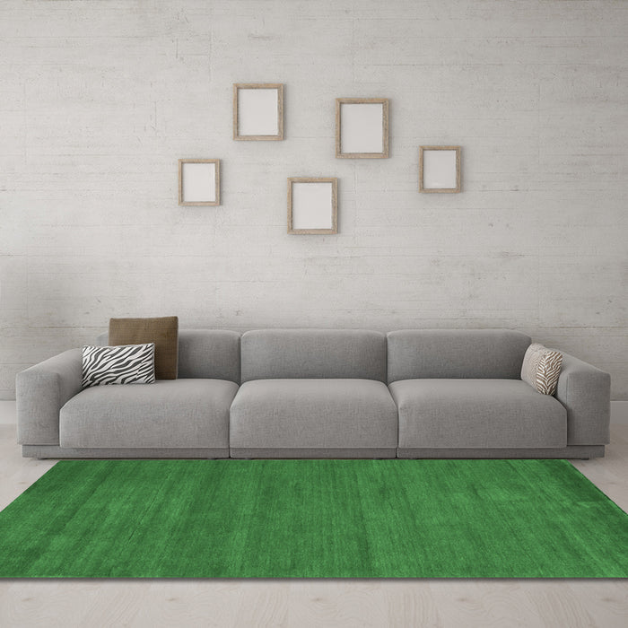 Machine Washable Abstract Emerald Green Contemporary Area Rugs in a Living Room,, wshcon86emgrn