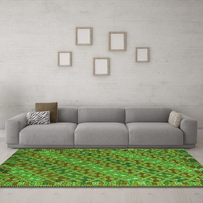 Machine Washable Oriental Green Traditional Area Rugs in a Living Room,, wshcon872grn
