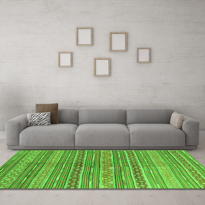 Machine Washable Abstract Green Contemporary Area Rugs in a Living Room,, wshcon878grn