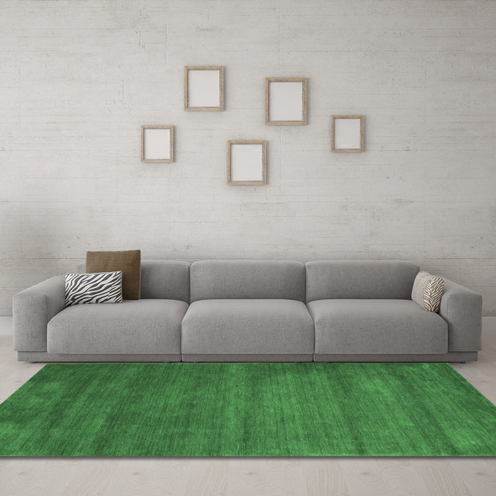 Machine Washable Abstract Emerald Green Contemporary Area Rugs in a Living Room,, wshcon87emgrn