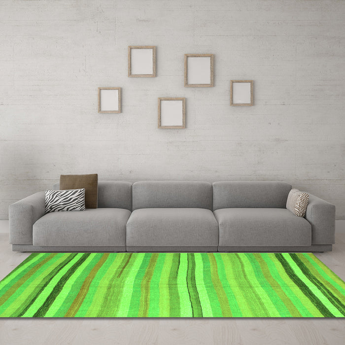 Machine Washable Abstract Green Contemporary Area Rugs in a Living Room,, wshcon881grn