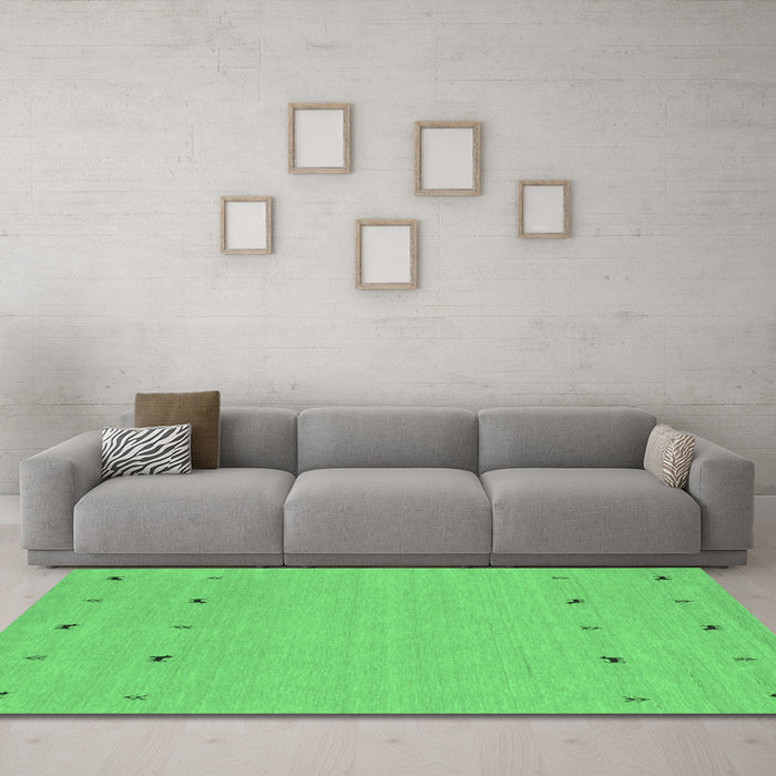 Machine Washable Solid Emerald Green Modern Area Rugs in a Living Room,, wshcon884emgrn
