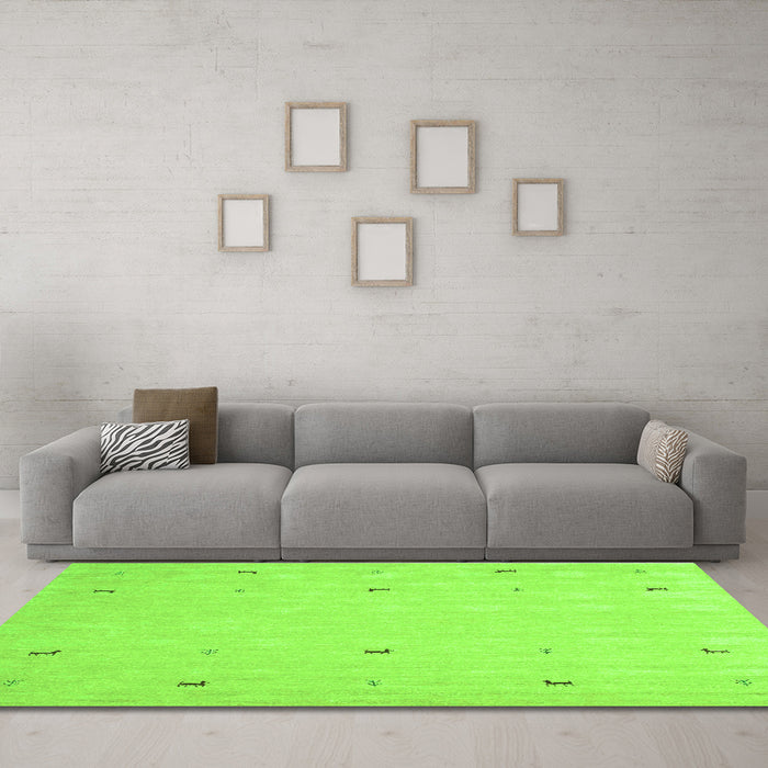 Machine Washable Solid Green Modern Area Rugs in a Living Room,, wshcon891grn