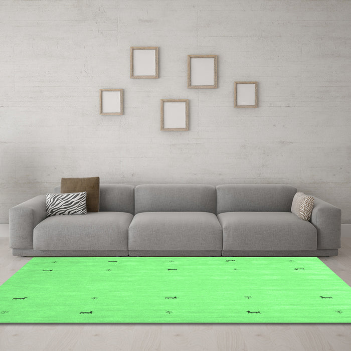 Machine Washable Solid Emerald Green Modern Area Rugs in a Living Room,, wshcon891emgrn