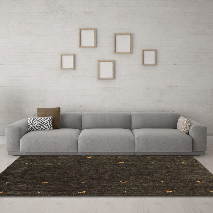 Machine Washable Abstract Brown Contemporary Rug in a Living Room,, wshcon895brn