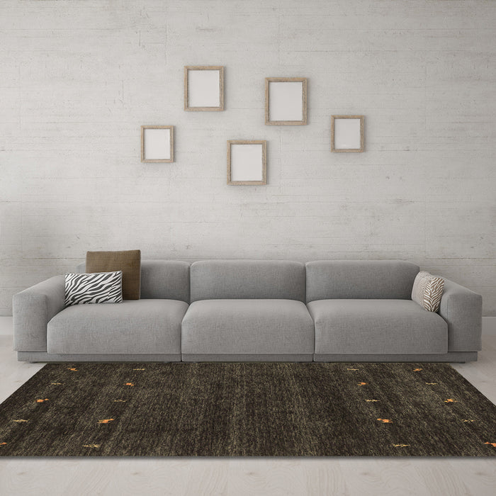 Machine Washable Abstract Brown Contemporary Rug in a Living Room,, wshcon897brn