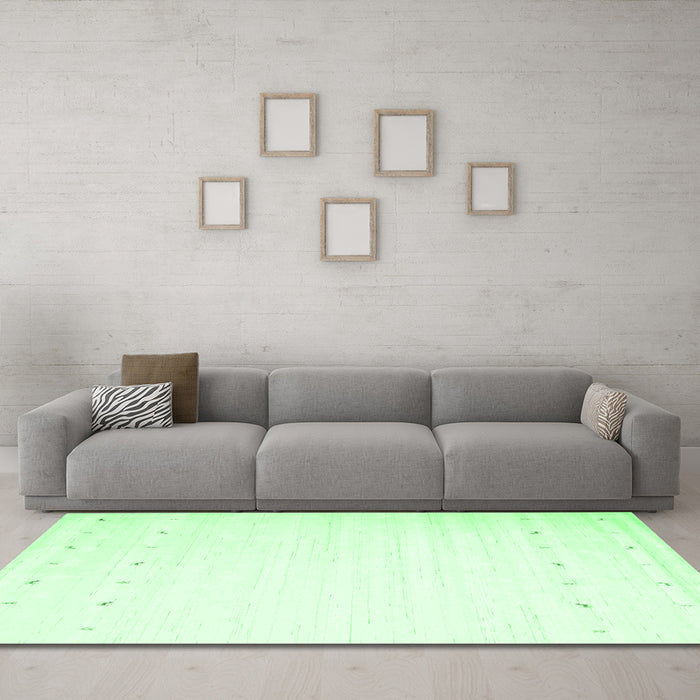 Machine Washable Solid Emerald Green Modern Area Rugs in a Living Room,, wshcon900emgrn
