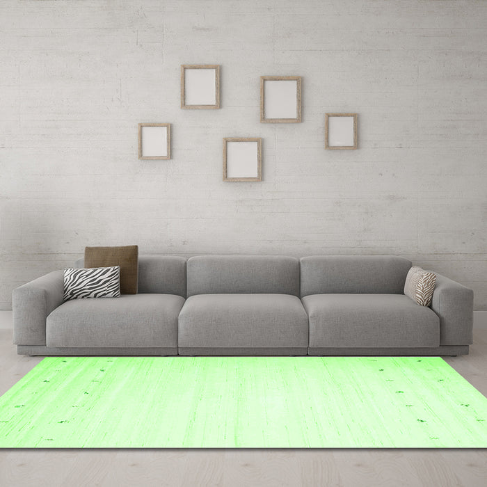Machine Washable Solid Green Modern Area Rugs in a Living Room,, wshcon901grn
