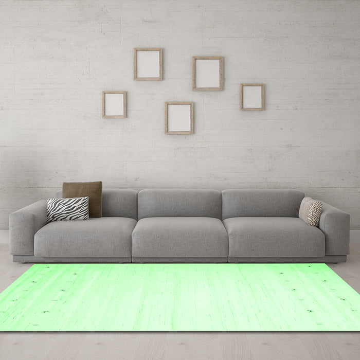 Machine Washable Solid Emerald Green Modern Area Rugs in a Living Room,, wshcon901emgrn