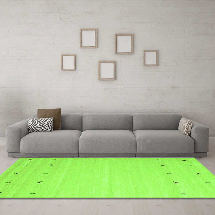 Machine Washable Solid Green Modern Area Rugs in a Living Room,, wshcon910grn