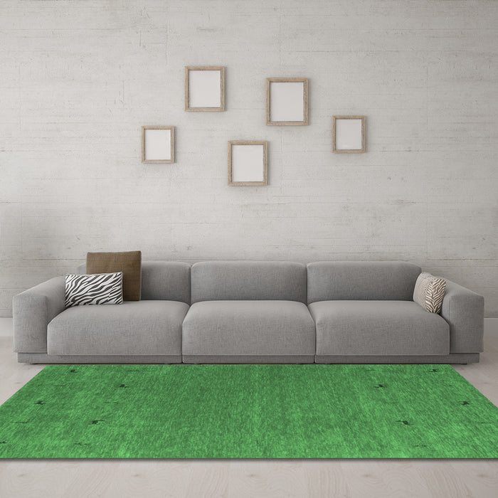 Machine Washable Abstract Emerald Green Contemporary Area Rugs in a Living Room,, wshcon913emgrn