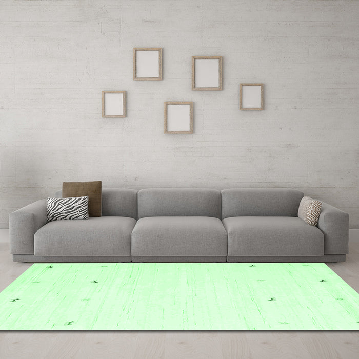 Machine Washable Solid Emerald Green Modern Area Rugs in a Living Room,, wshcon917emgrn