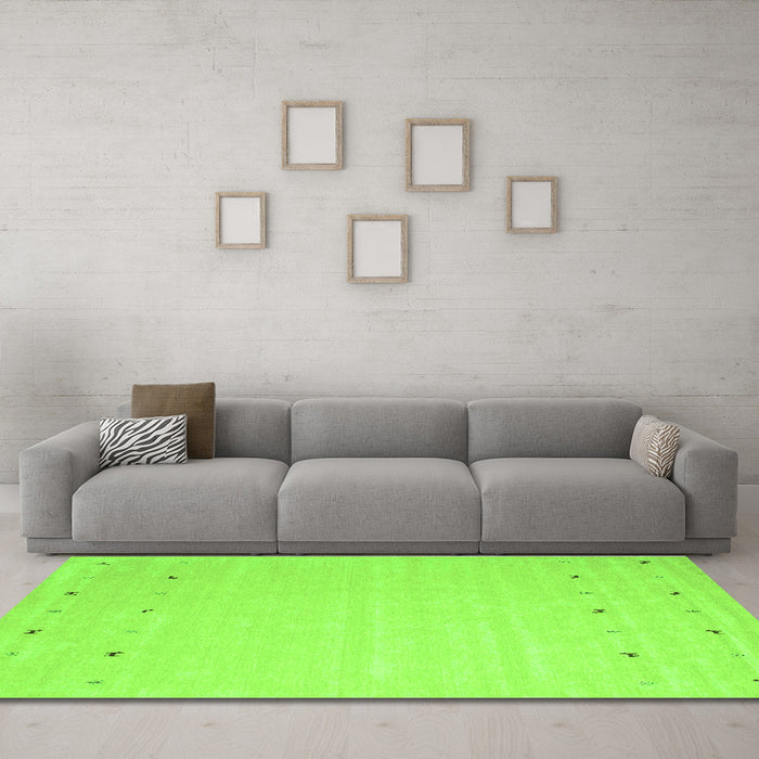 Machine Washable Solid Green Modern Area Rugs in a Living Room,, wshcon922grn