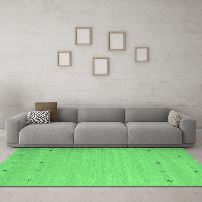 Machine Washable Abstract Emerald Green Contemporary Area Rugs in a Living Room,, wshcon925emgrn