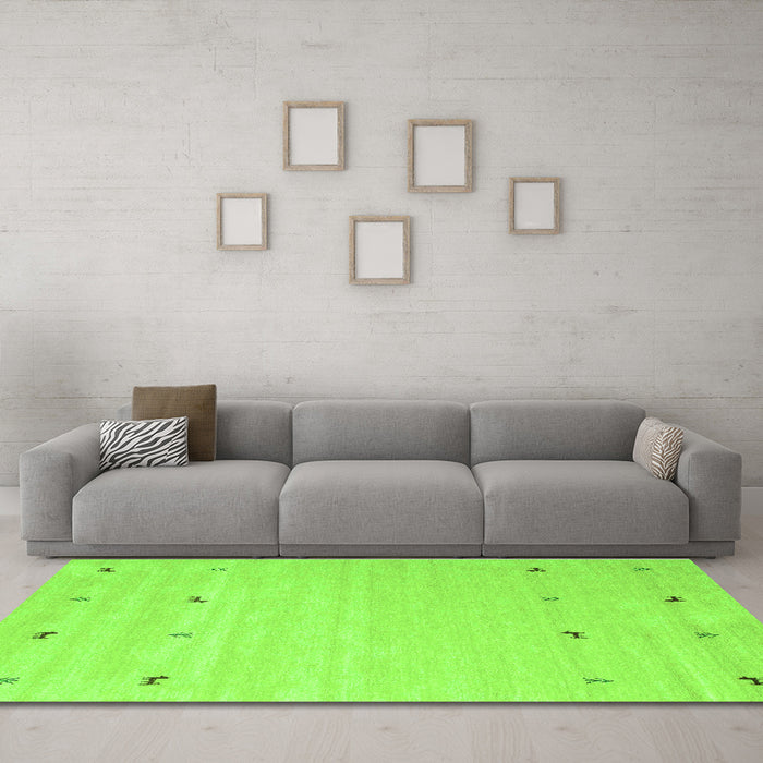Machine Washable Solid Green Modern Area Rugs in a Living Room,, wshcon935grn