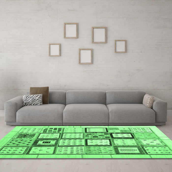 Machine Washable Abstract Emerald Green Contemporary Area Rugs in a Living Room,, wshcon937emgrn