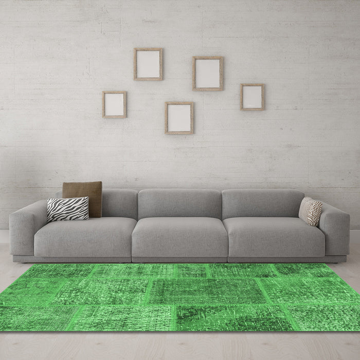 Machine Washable Patchwork Emerald Green Transitional Area Rugs in a Living Room,, wshcon940emgrn