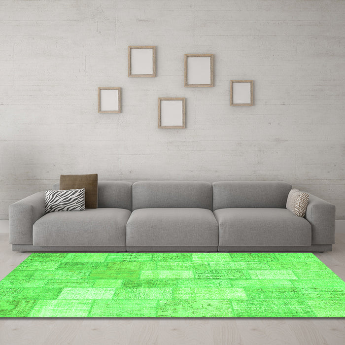 Machine Washable Abstract Green Contemporary Area Rugs in a Living Room,, wshcon943grn