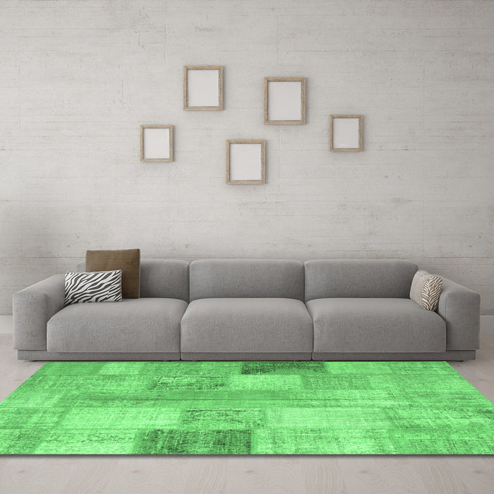 Machine Washable Patchwork Emerald Green Transitional Area Rugs in a Living Room,, wshcon944emgrn