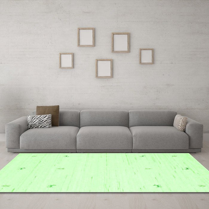 Machine Washable Solid Green Modern Area Rugs in a Living Room,, wshcon950grn